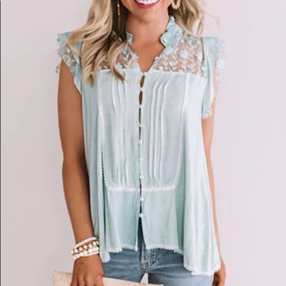 NWOT{POL} sage Lace & embroidered top - Picture 4 of 13